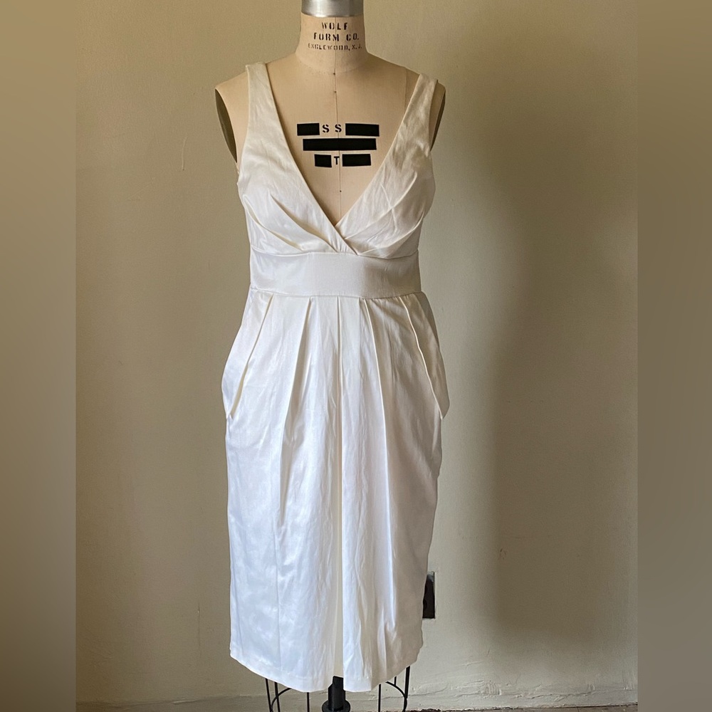 NWT INTRIGUE IVORY PADDED DRESS